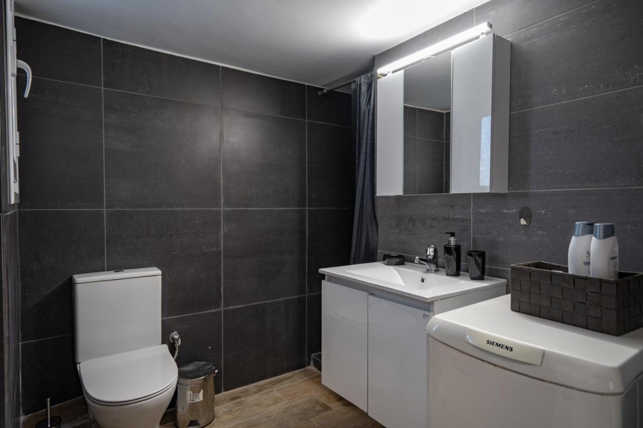 Dimotiko Theatro Metro St. 1 Bedroom 4 Pers. Flat Piraeus Buitenkant foto