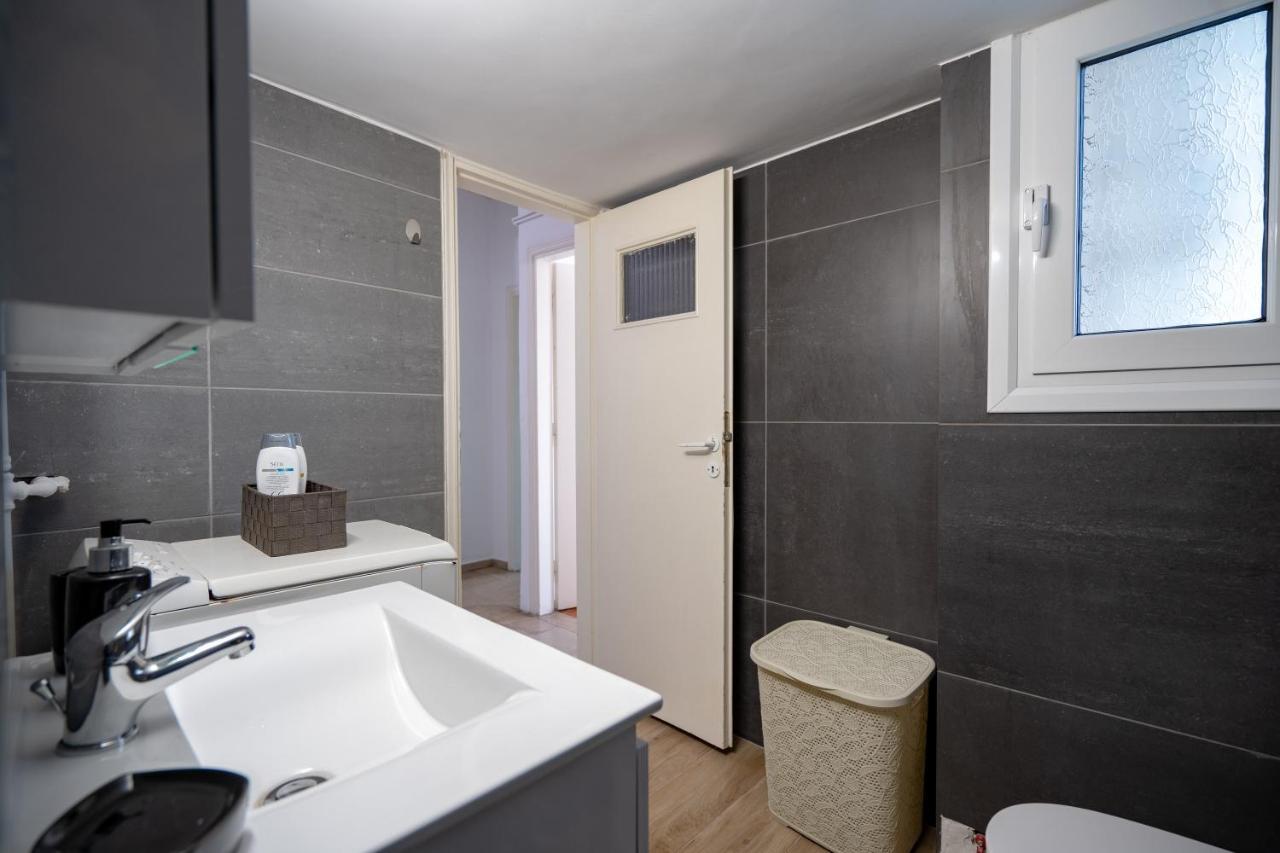 Dimotiko Theatro Metro St. 1 Bedroom 4 Pers. Flat Piraeus Buitenkant foto