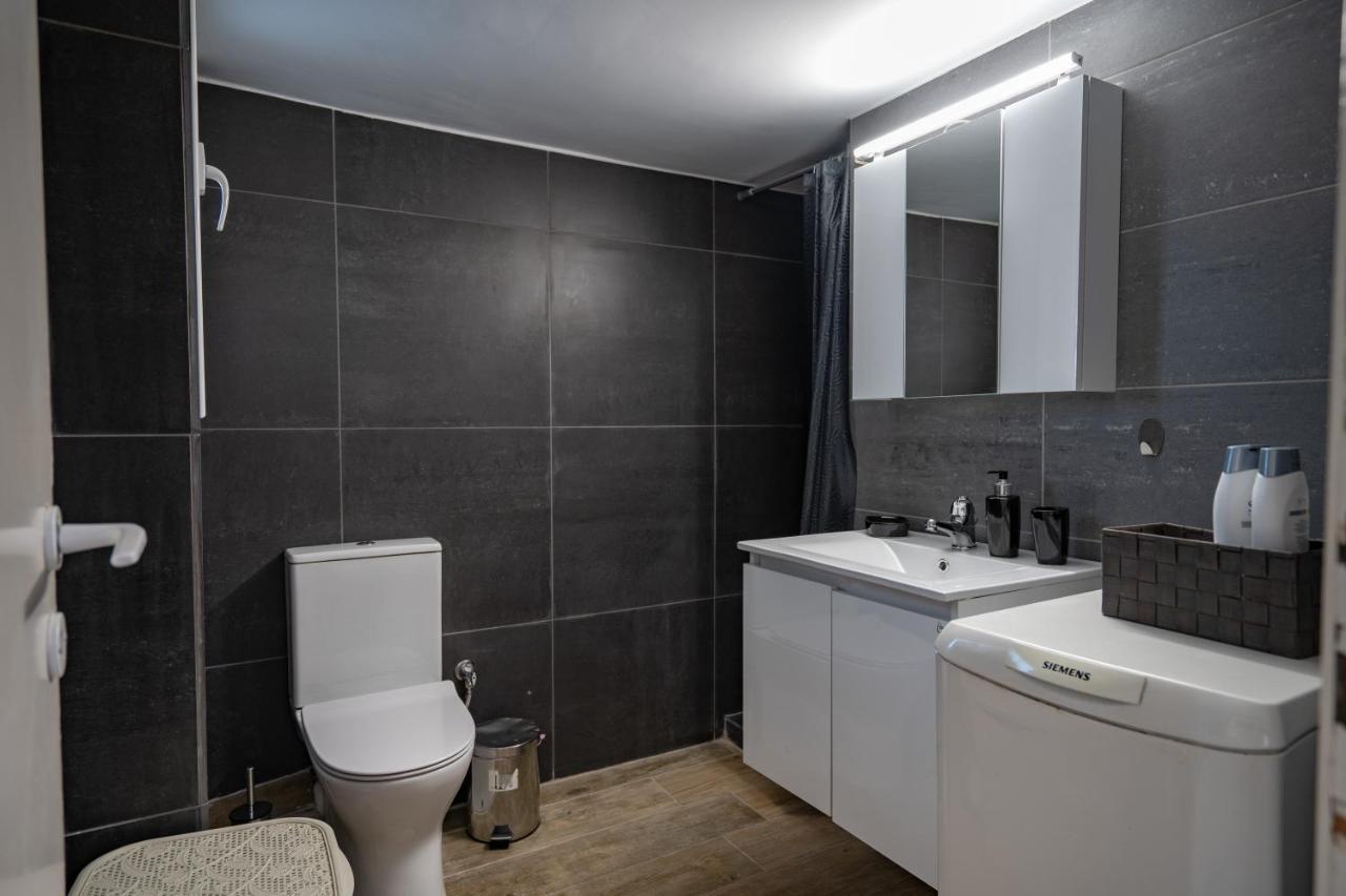 Dimotiko Theatro Metro St. 1 Bedroom 4 Pers. Flat Piraeus Buitenkant foto